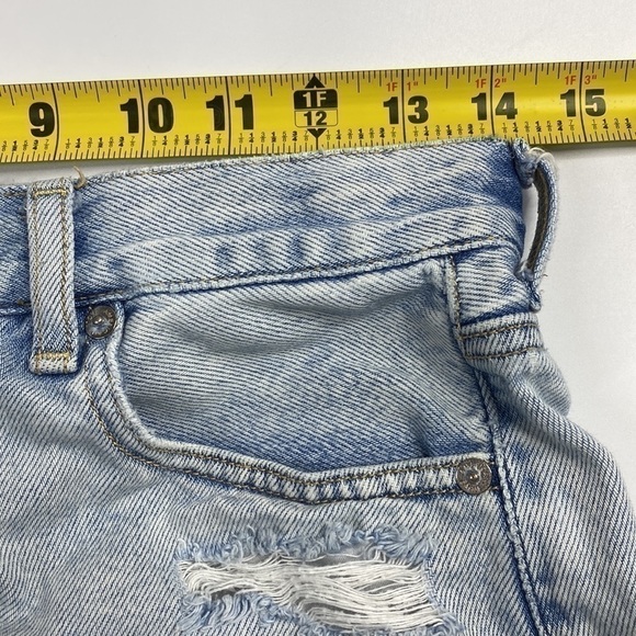 American Eagle Light Wash Distressed Mom Shorts Size 2 - Picture 3 of 9
